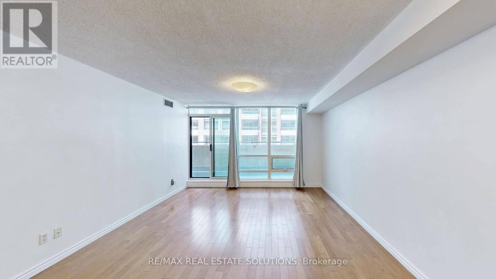 Toronto (waterfront Communities), ON M5V3E6,263 Wellington ST West #302