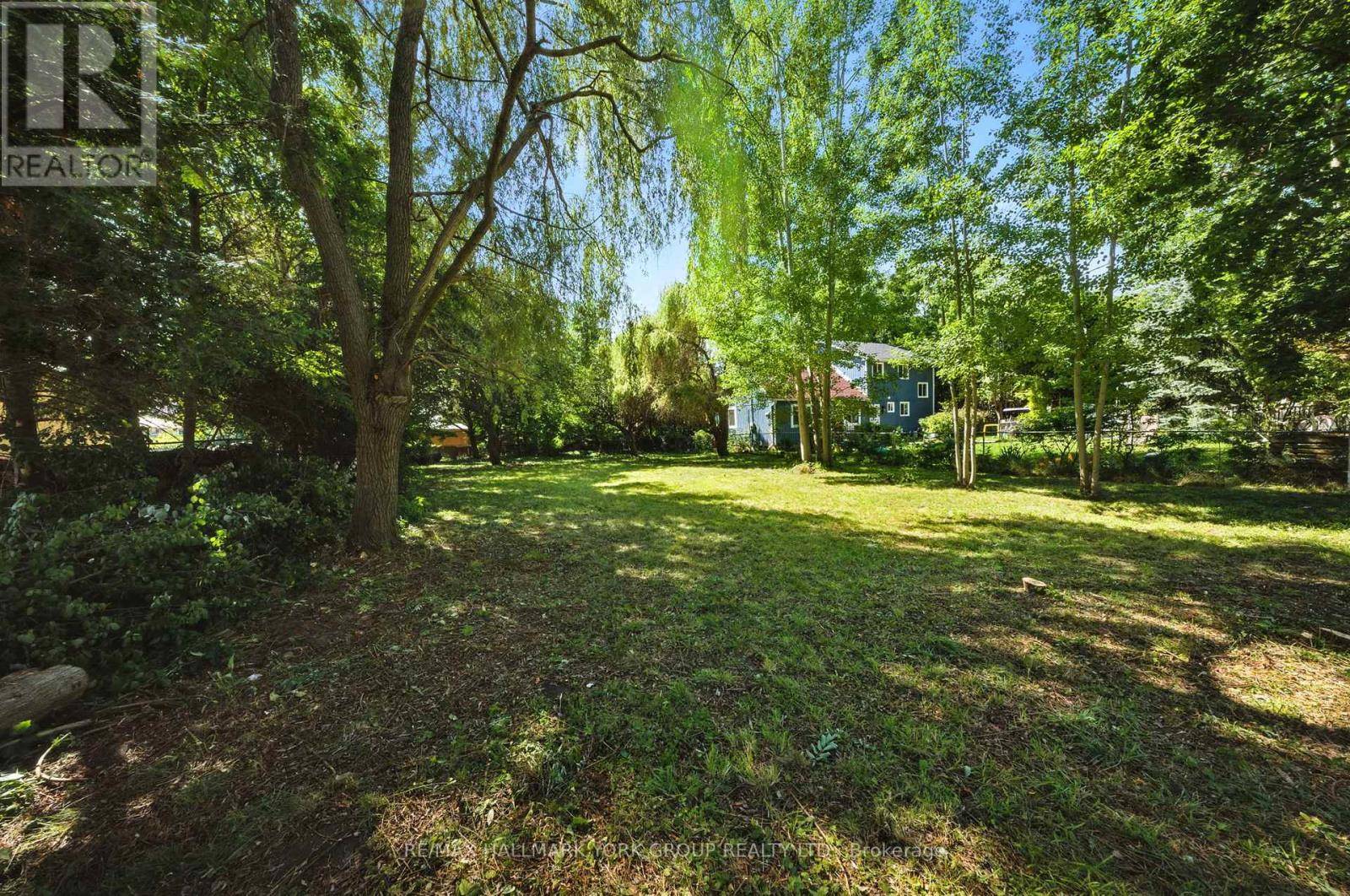 Georgina (historic Lakeshore Communities), ON L4P3C8,136 METRO ROAD N
