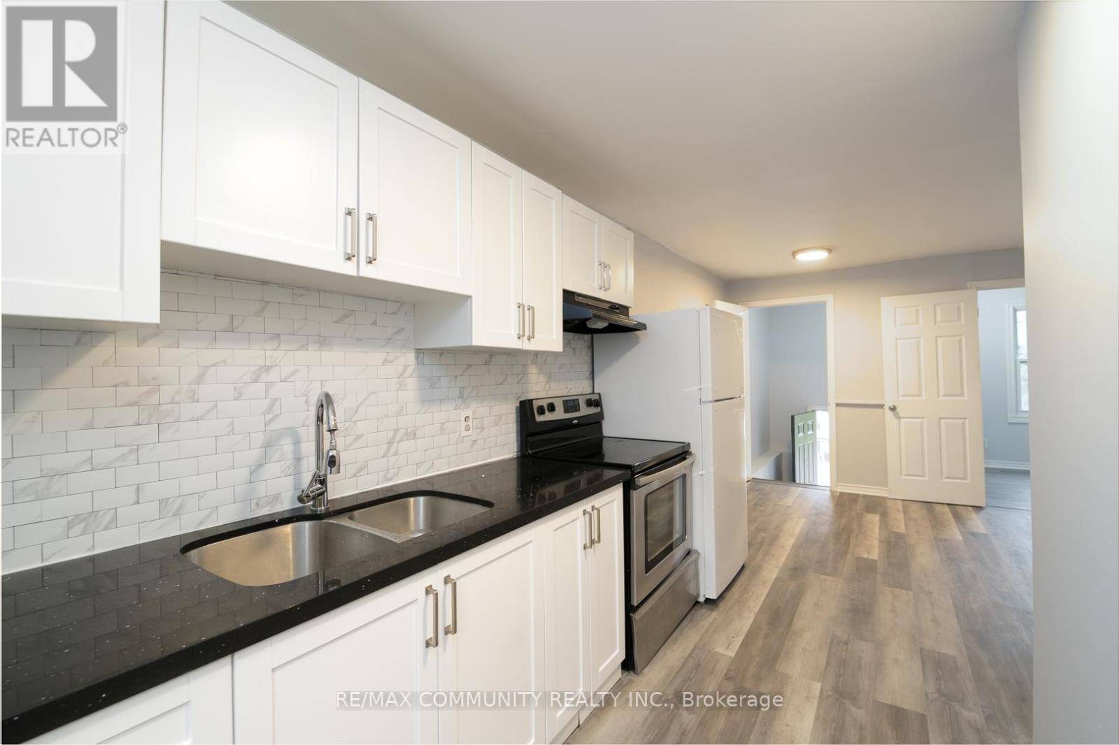 Belleville (belleville Ward), ON K8P3R9,52 HILLSIDE STREET