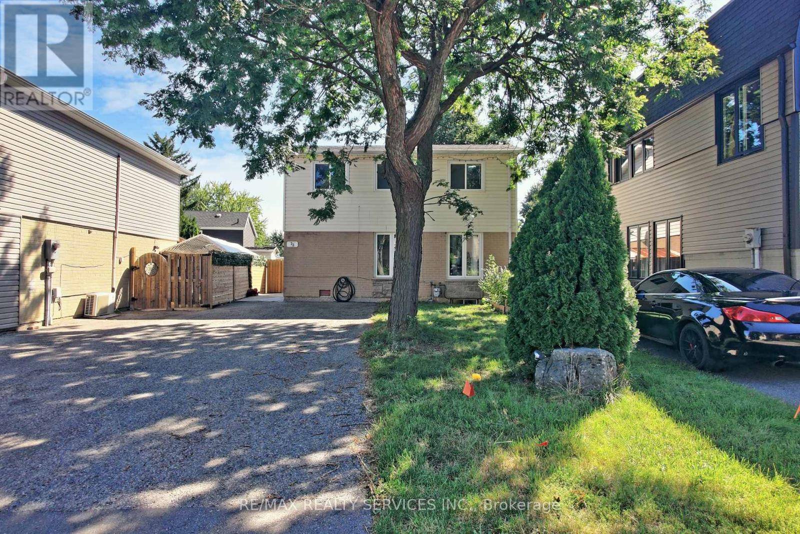 Brampton (central Park), ON L6S1N7,33 HAZELGLEN COURT