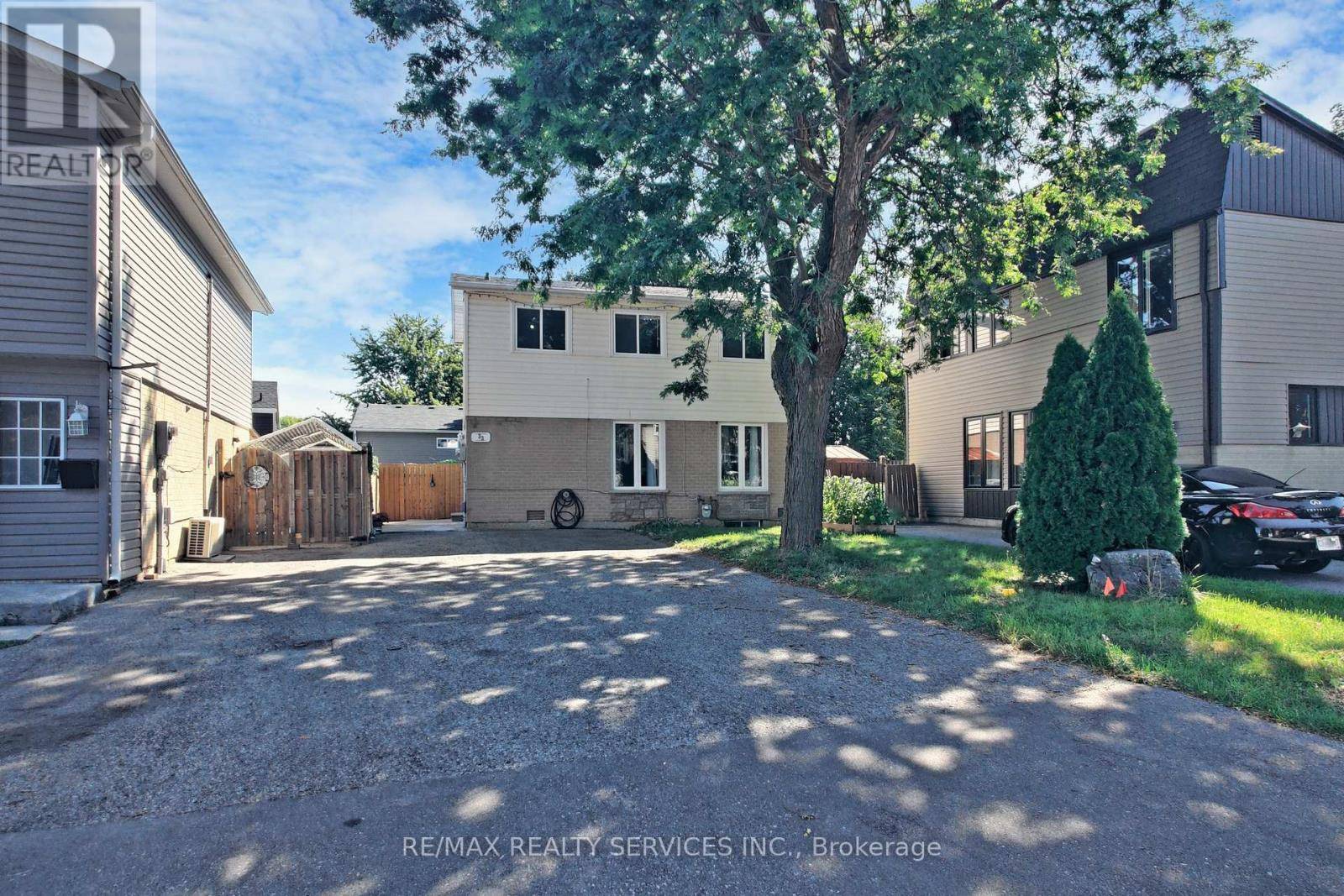 Brampton (central Park), ON L6S1N7,33 HAZELGLEN COURT