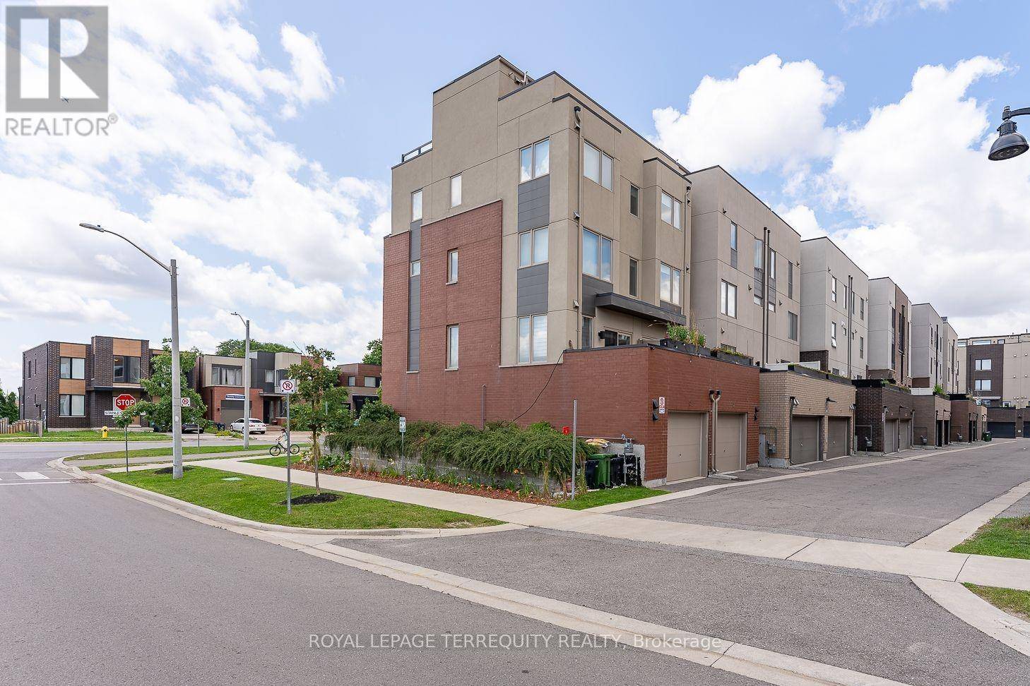 Toronto (downsview-roding-cfb), ON M3K0B1,17 STANLEY GREEN BOULEVARD