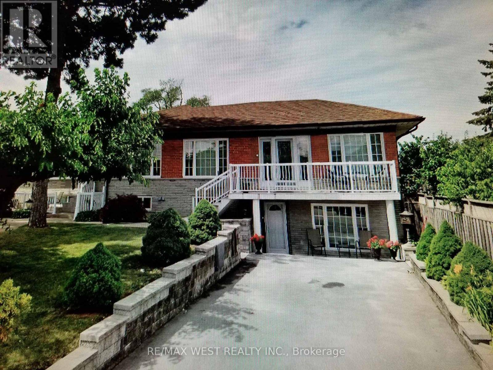 Toronto (downsview-roding-cfb), ON M3M2T5,84 DENBIGH CRESCENT