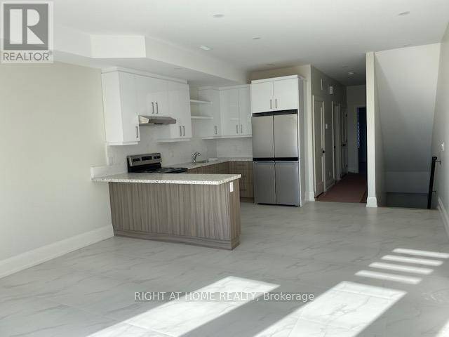 Toronto (caledonia-fairbank), ON M6E4T6,346 caledonia RD #Apt 2