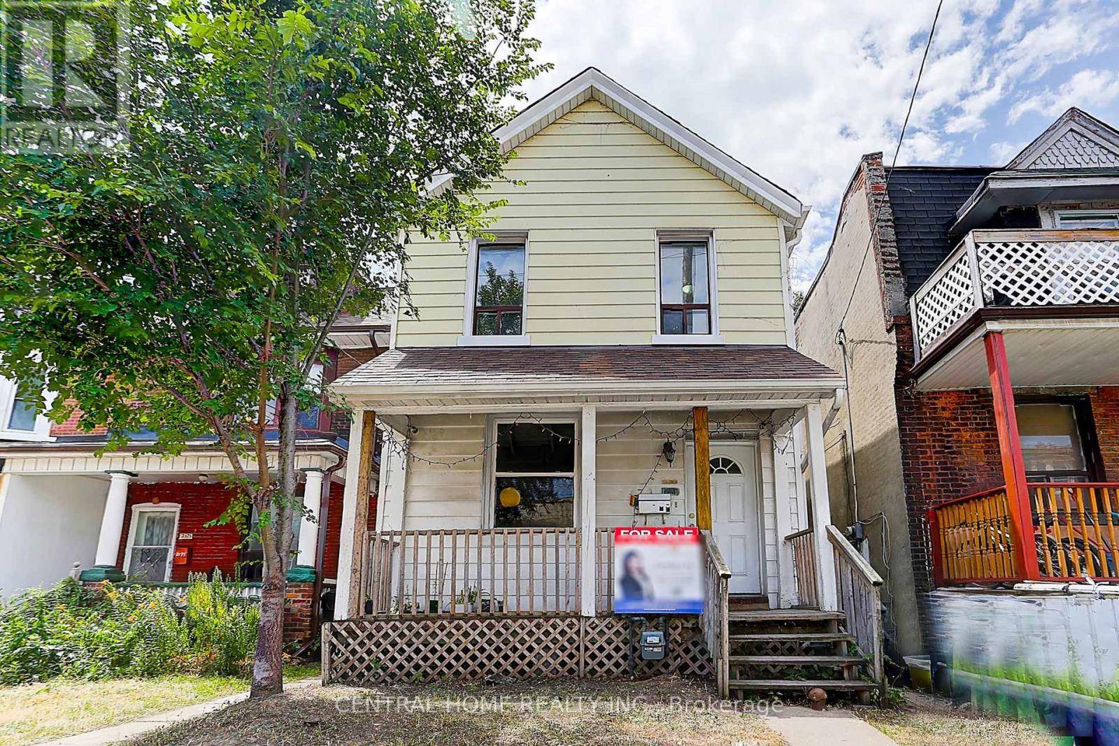 Toronto (roncesvalles), ON M6R1X5,2179 Dundas ST West #2nd Fl