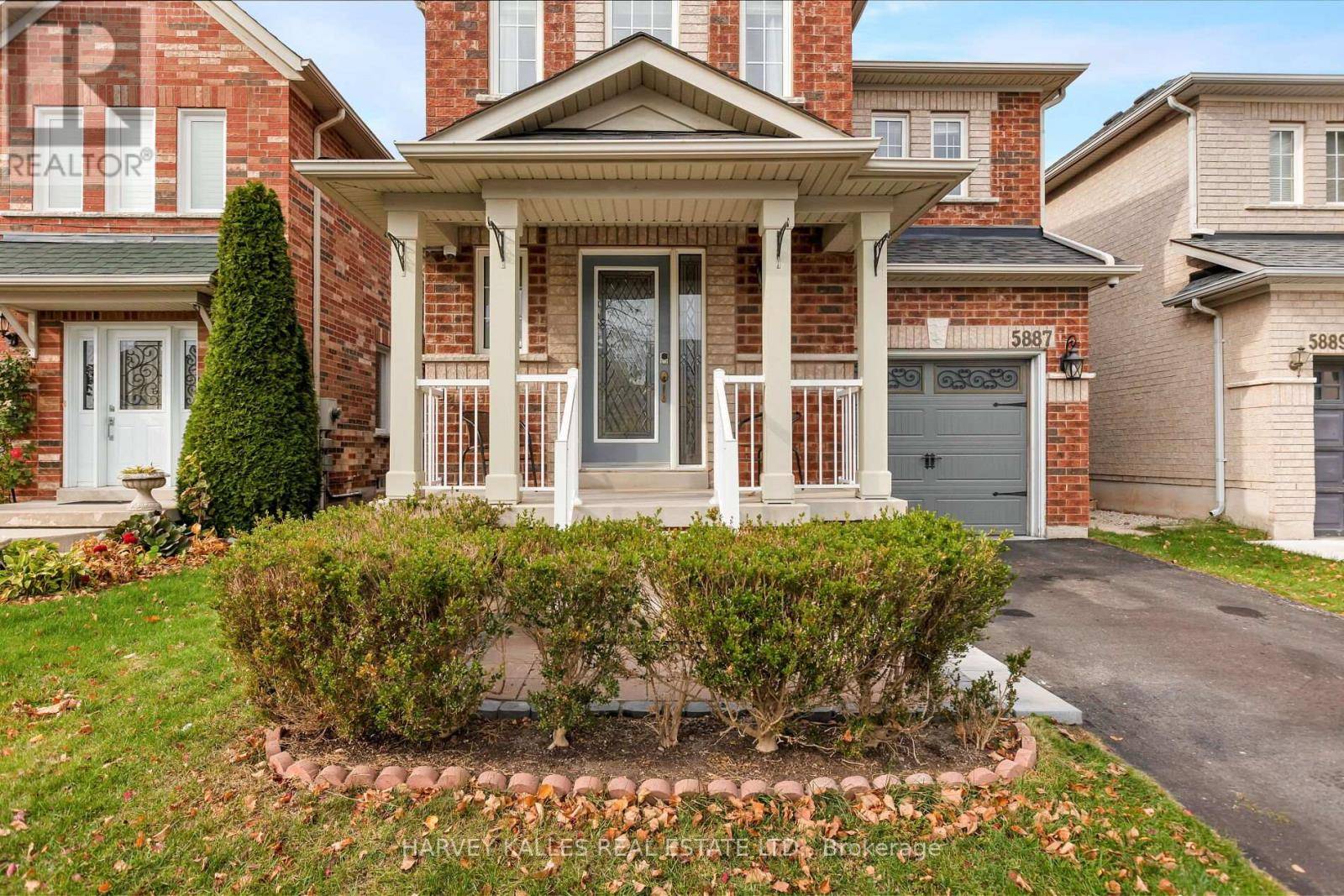 Burlington (orchard), ON L7L7N7,5887 BLUE SPRUCE AVENUE