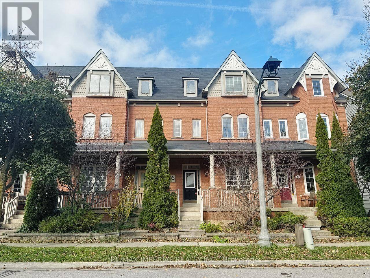 Oakville (uptown Core), ON L6H6M9,203 ROXTON ROAD