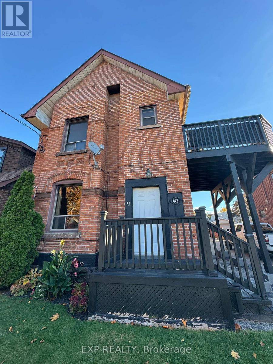 Toronto (runnymede-bloor West Village), ON M6S3H4,677 Durie ST #2