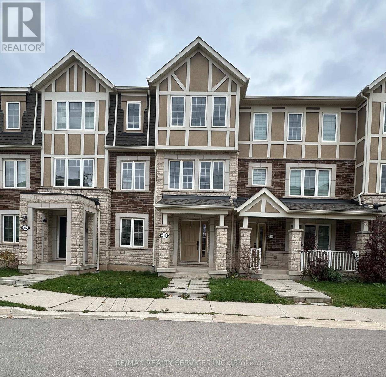 Oakville, ON L6M0V1,214 Ellen Davidson DR #214