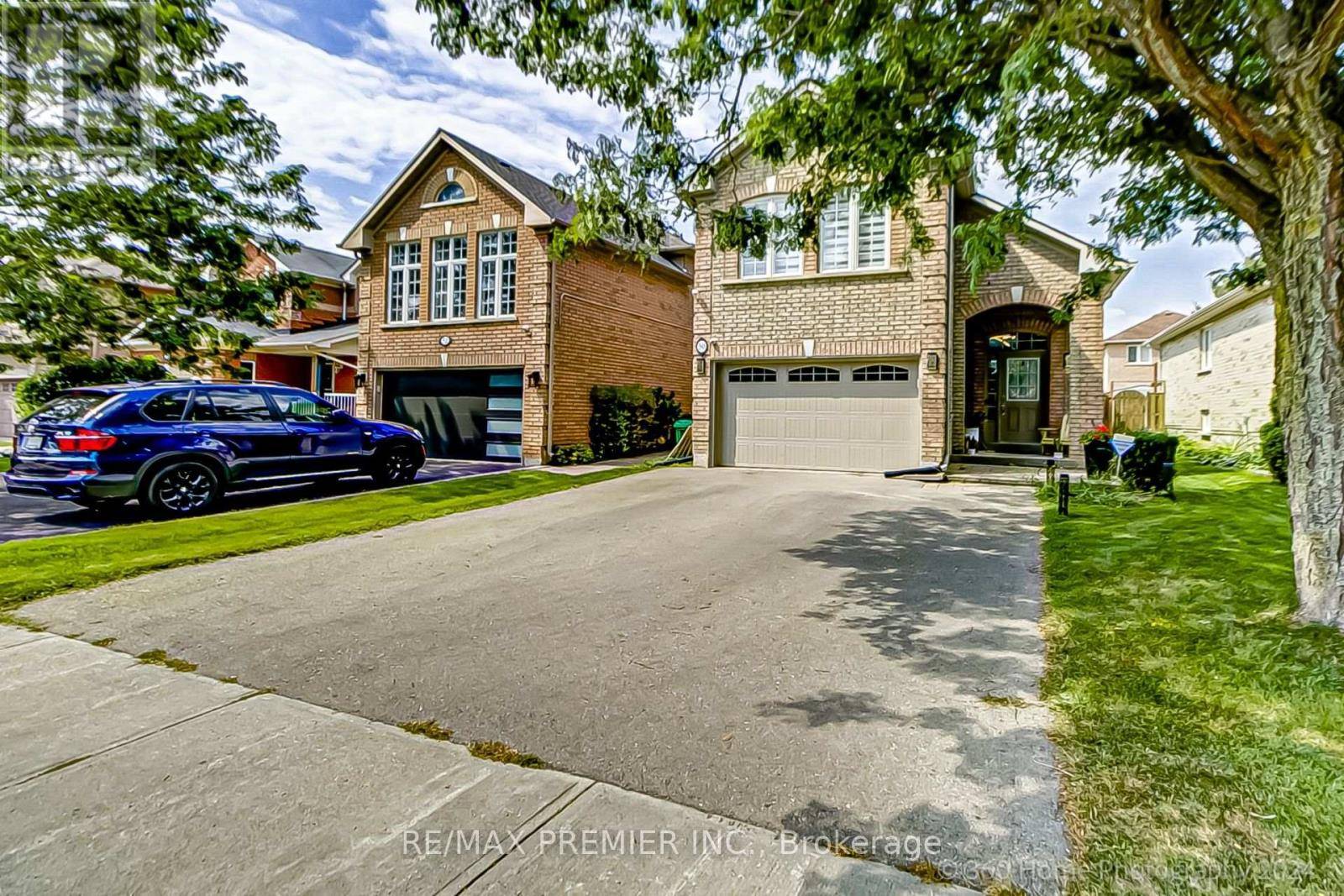 Brampton (northwest Sandalwood Parkway), ON L7A2C6,50 SUNNY GLEN CRESCENT