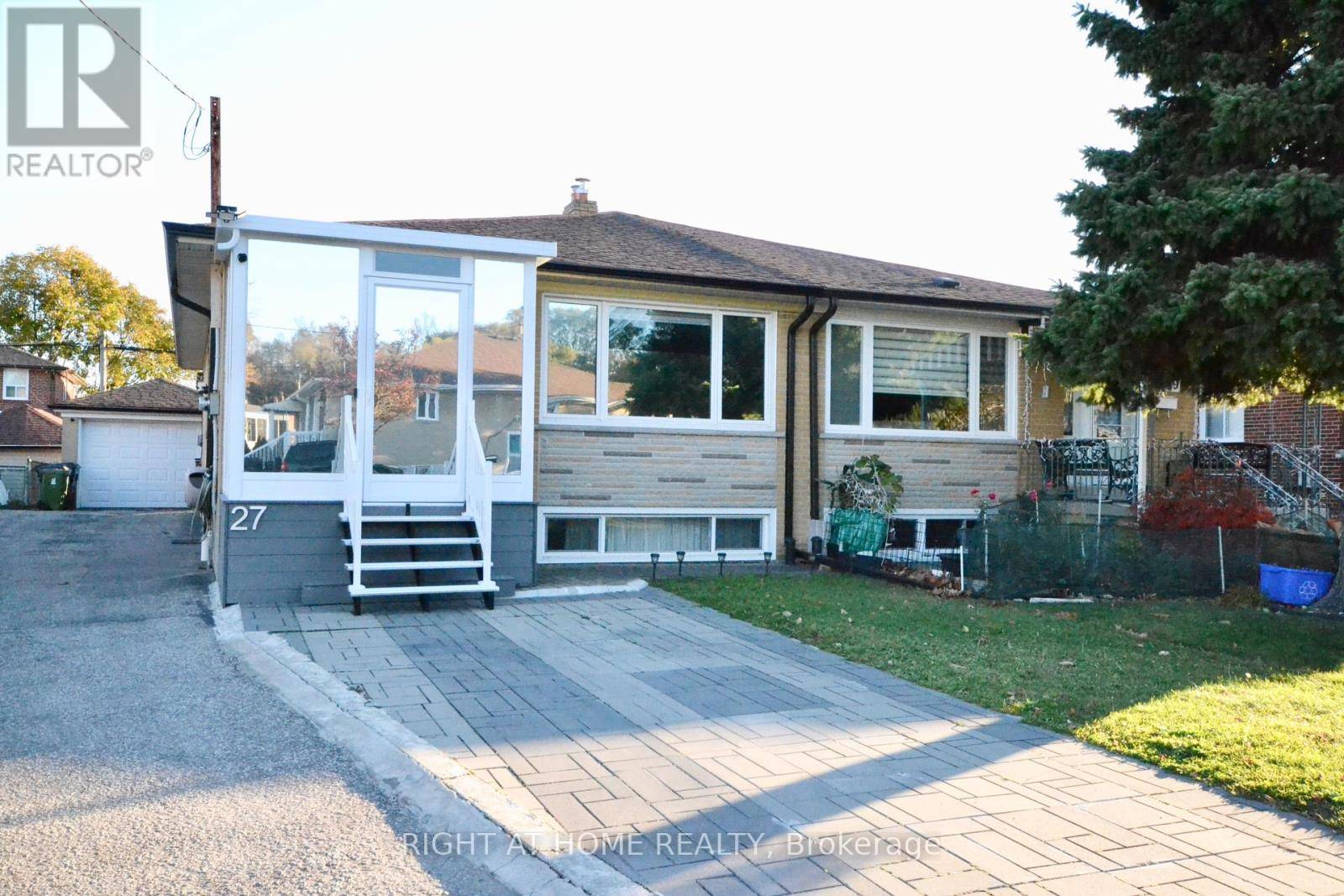 Toronto (rockcliffe-smythe), ON M6N2K4,27 CAMEO CRESCENT