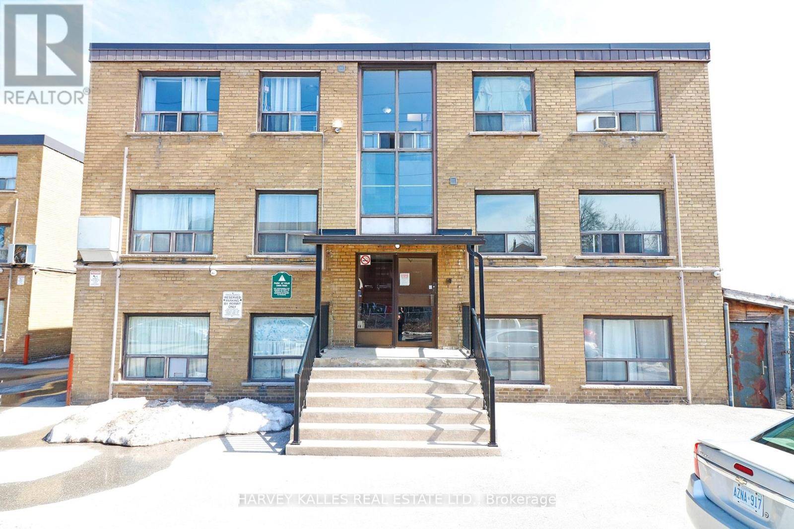 Toronto (caledonia-fairbank), ON M6E4X5,500 Gilbert AVE #202