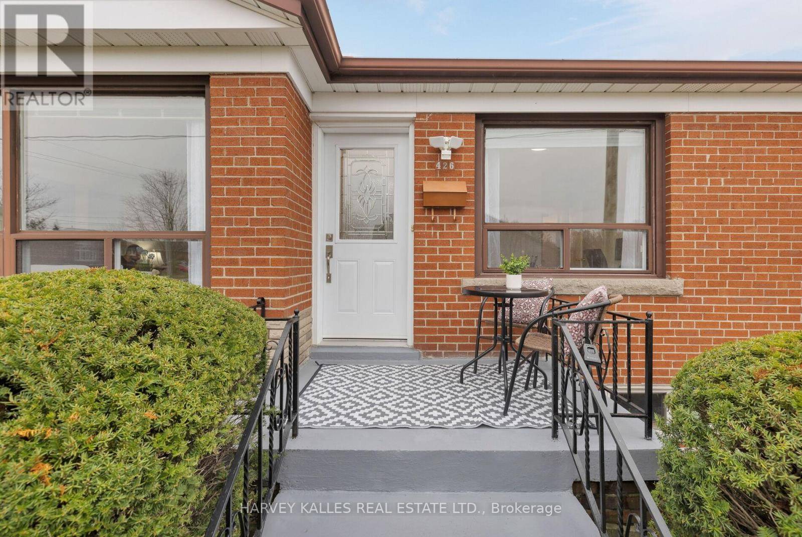 Oakville (1001 - Br Bronte), ON L6K1R1,426 BROOKSIDE DRIVE