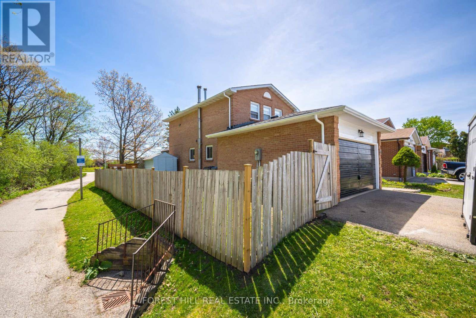 Brampton (madoc), ON L6V3Y2,171 SIMMONS BOULEVARD