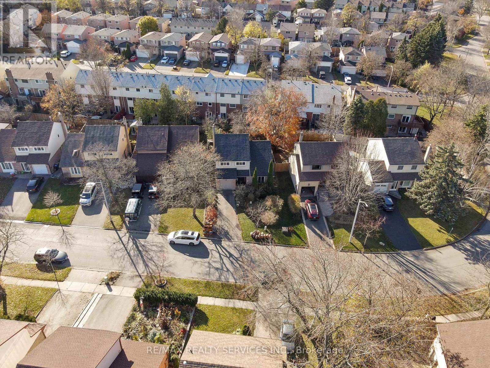 Brampton (heart Lake East), ON L6Z1P4,107 ROYAL PALM DRIVE