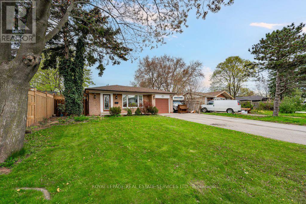 Oakville (bronte West), ON L6L3L6,367 YALE CRESCENT