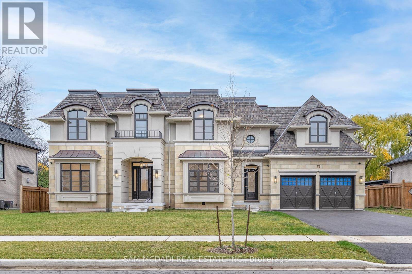 Oakville (bronte East), ON L6L6P2,243 PRINCE GEORGE CRESCENT