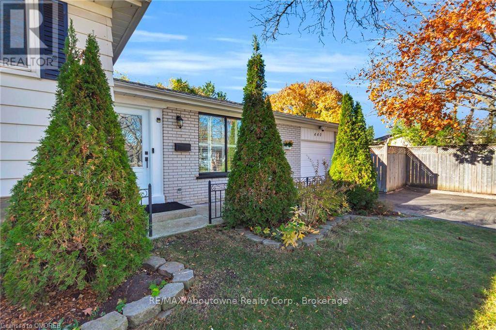 Oakville (1020 - Wo West), ON L6L3N4,440 SUNSET DRIVE