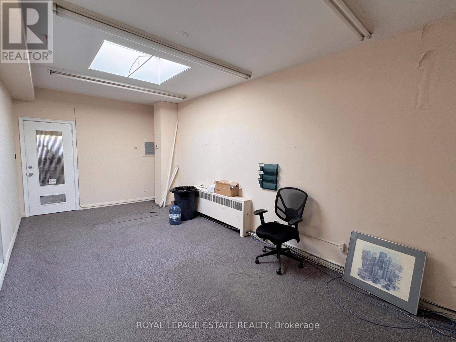 Toronto (islington-city Centre West), ON M9A1B5,4894-96 Dundas ST West #202A