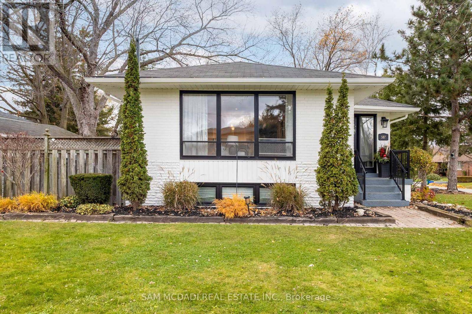 Oakville (1020 - Wo West), ON L6K1P4,587 UNSWORTH AVENUE