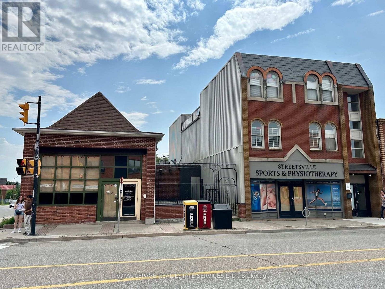 Mississauga (streetsville), ON L5M1L5,238 Queen ST South #Main
