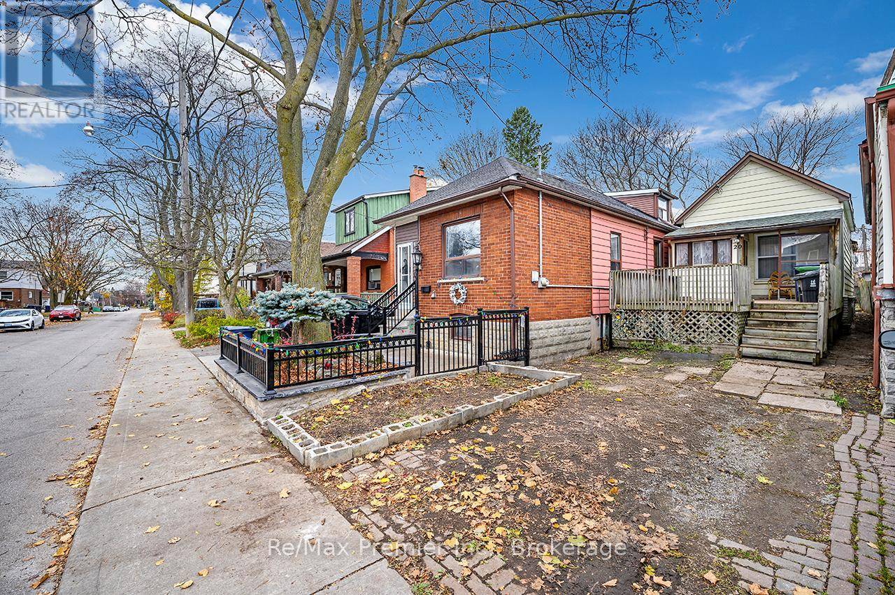 Toronto (weston-pellam Park), ON M6N1M8,20 HOWICK AVENUE