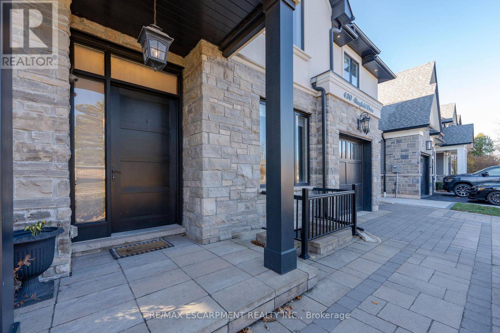 Oakville (bronte West), ON L6L3P9,430 STANFIELD DRIVE