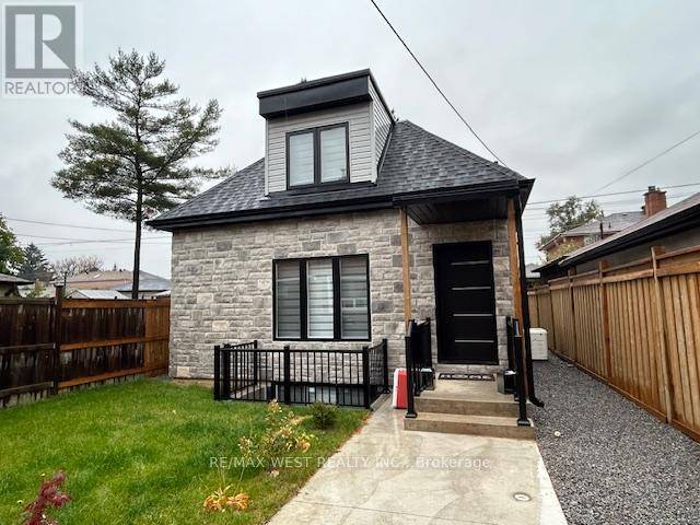 Toronto (brookhaven-amesbury), ON M6M3B3,18 Thurodale AVE #A