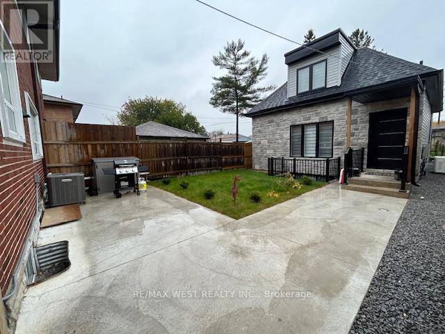 Toronto (brookhaven-amesbury), ON M6M3B3,18 Thurodale AVE #A