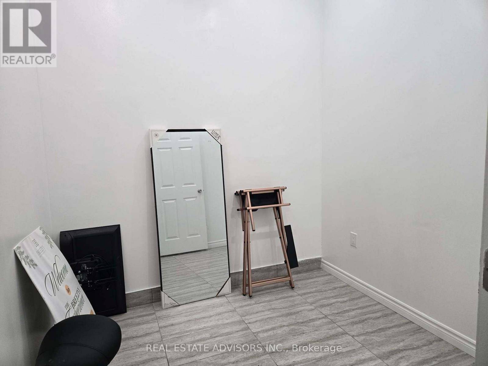 Toronto (humber Summit), ON M9L2W1,4801 Steeles AVE West #16