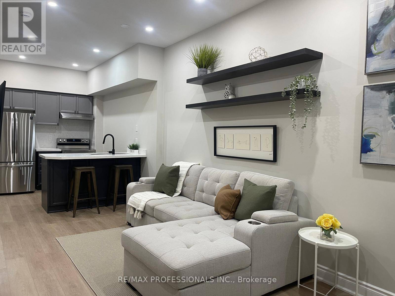 Mississauga (cooksville), ON L5B4K3,601 Shoreline DR #133