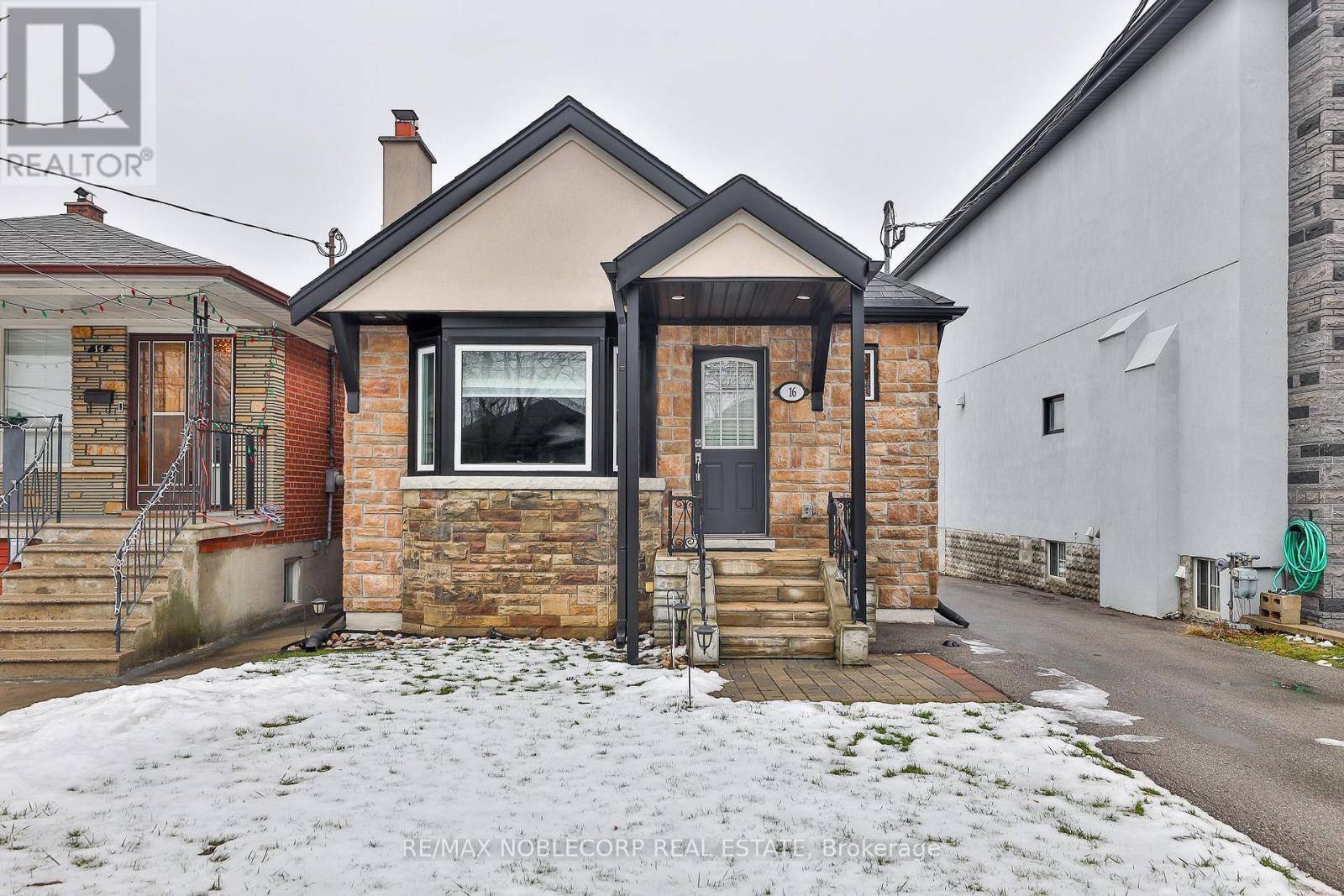 Toronto (briar Hill-belgravia), ON M6E4N2,16 Little BLVD #Lower