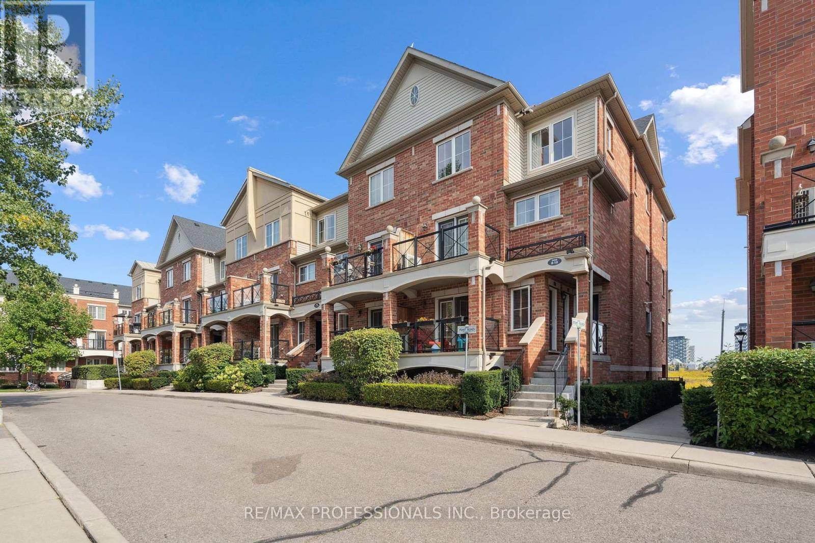 Oakville (river Oaks), ON L6H0J2,2450 Post RD #8