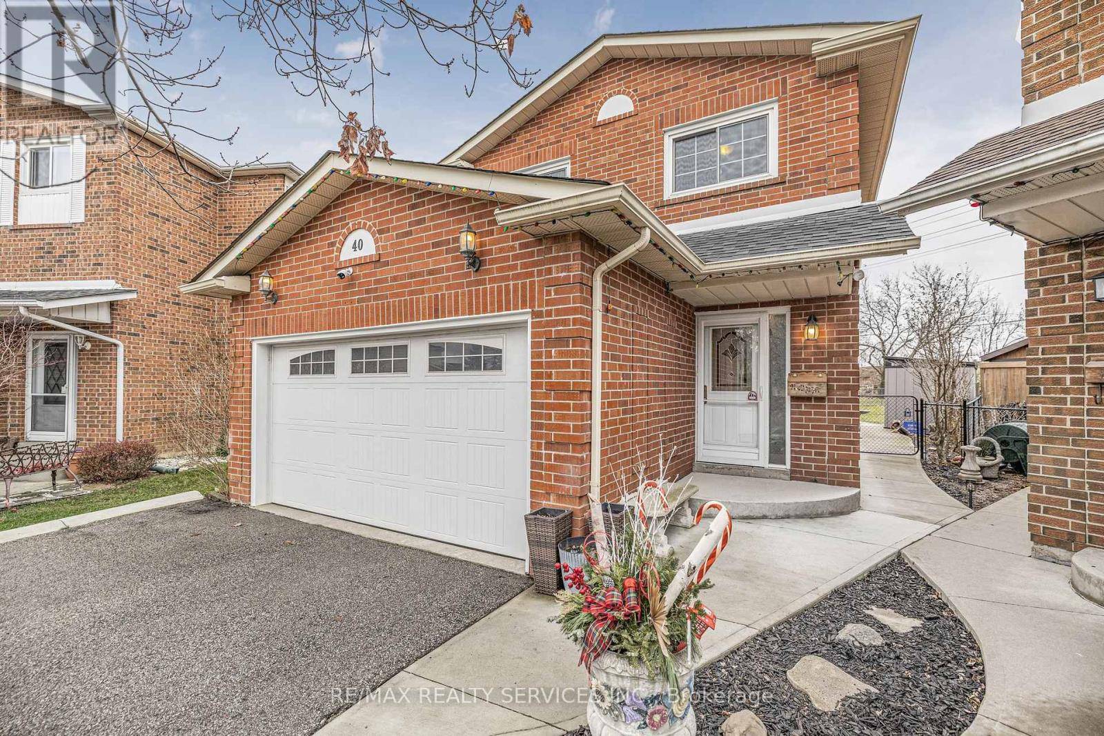 Brampton (heart Lake West), ON L6Z1W9,40 CRENSHAW COURT