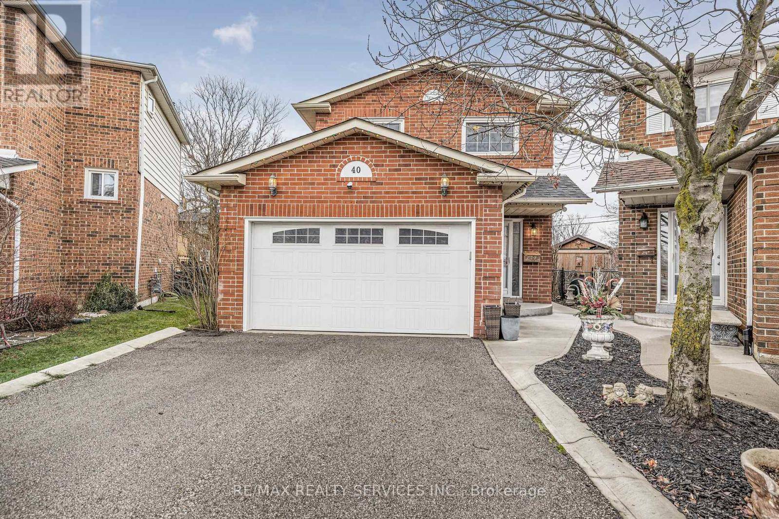 Brampton (heart Lake West), ON L6Z1W9,40 CRENSHAW COURT