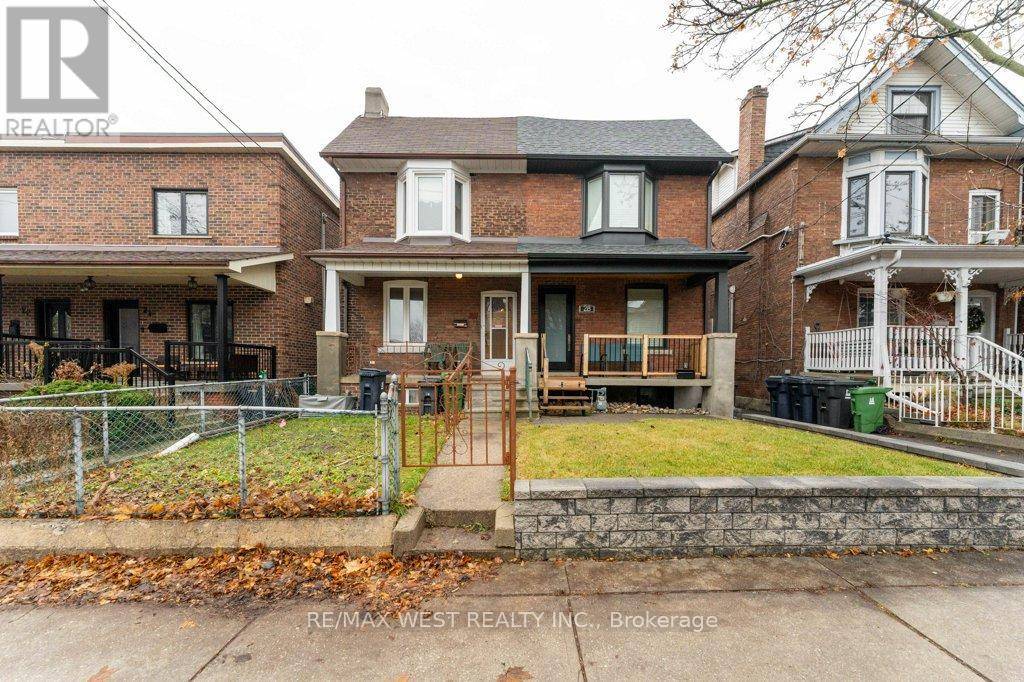 Toronto (corso Italia-davenport), ON M6H3V5,26 GREENLAW AVENUE