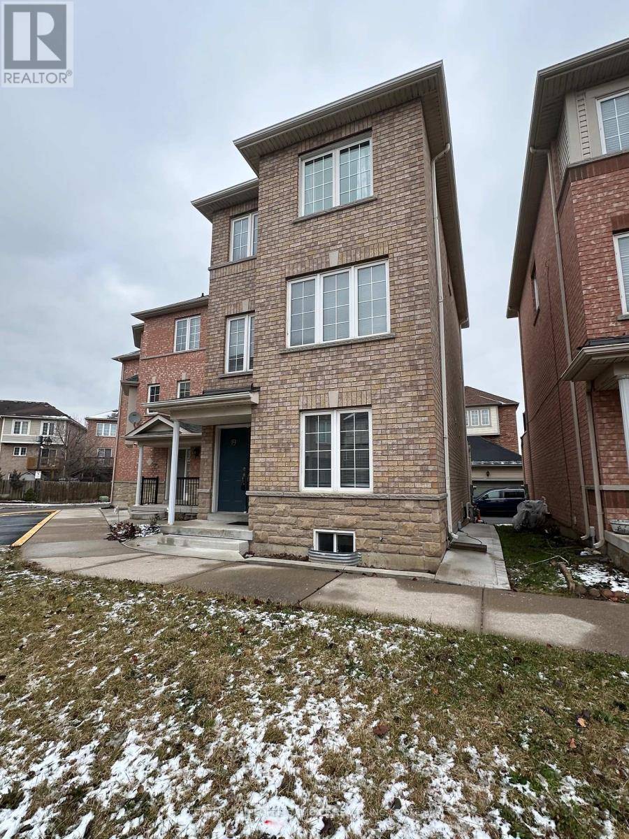 Toronto (west Humber-clairville), ON M9W0A5,19 Pedigree Mews #Upper