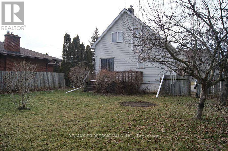 Mississauga (lakeview), ON L5E1J6,900 FOURTH STREET