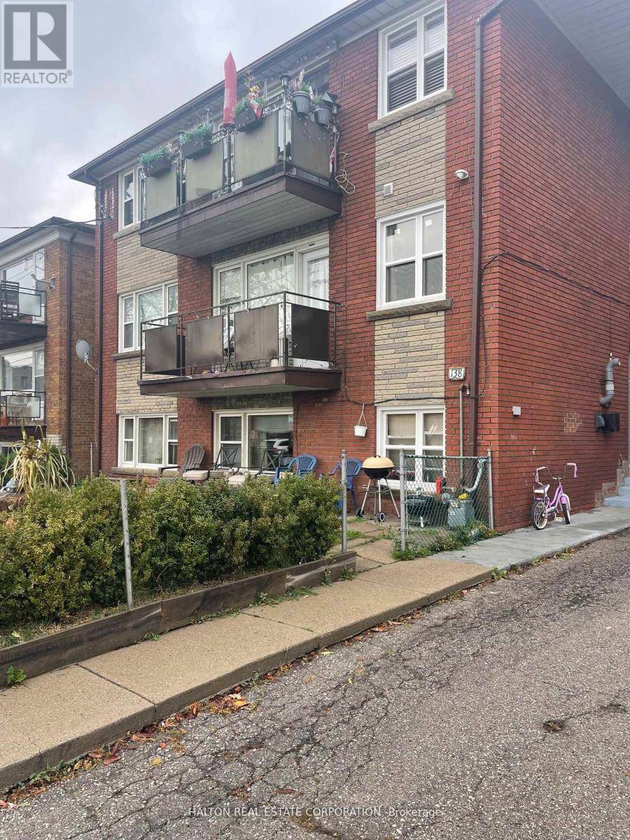 Toronto (mimico), ON M8Y1B2,138 Portland ST #4