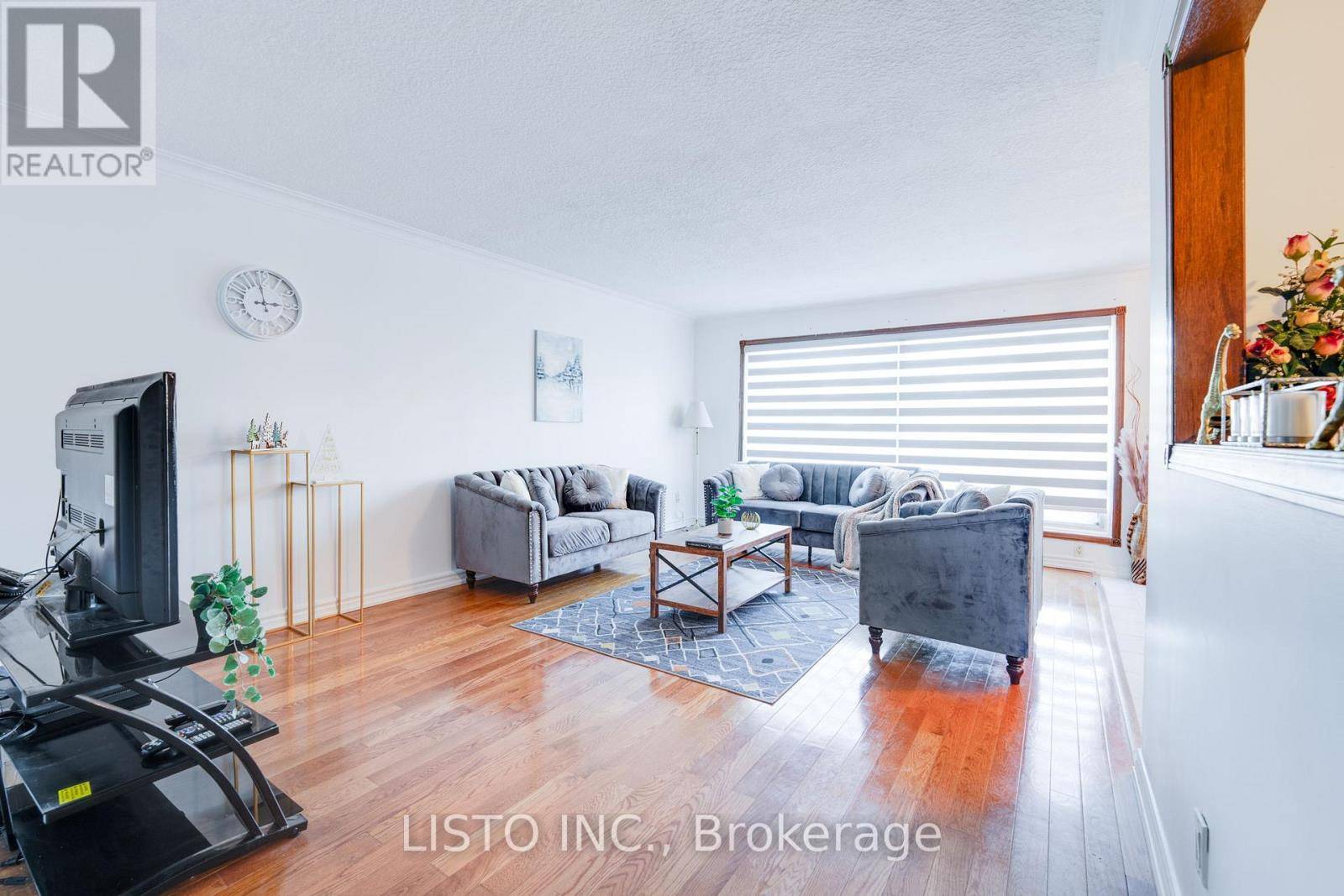 Toronto (rustic), ON M6L2W1,18 DEMARCO BOULEVARD W