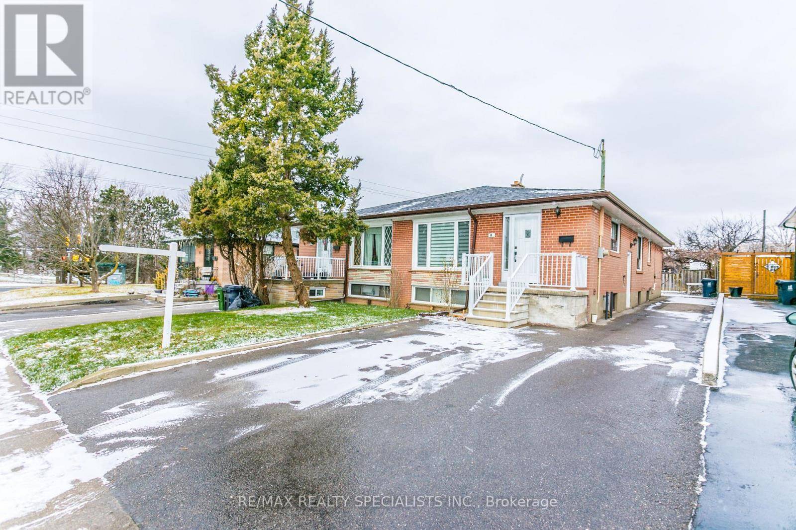 Toronto (glenfield-jane Heights), ON M3L1M5,8 GILTSPUR DRIVE