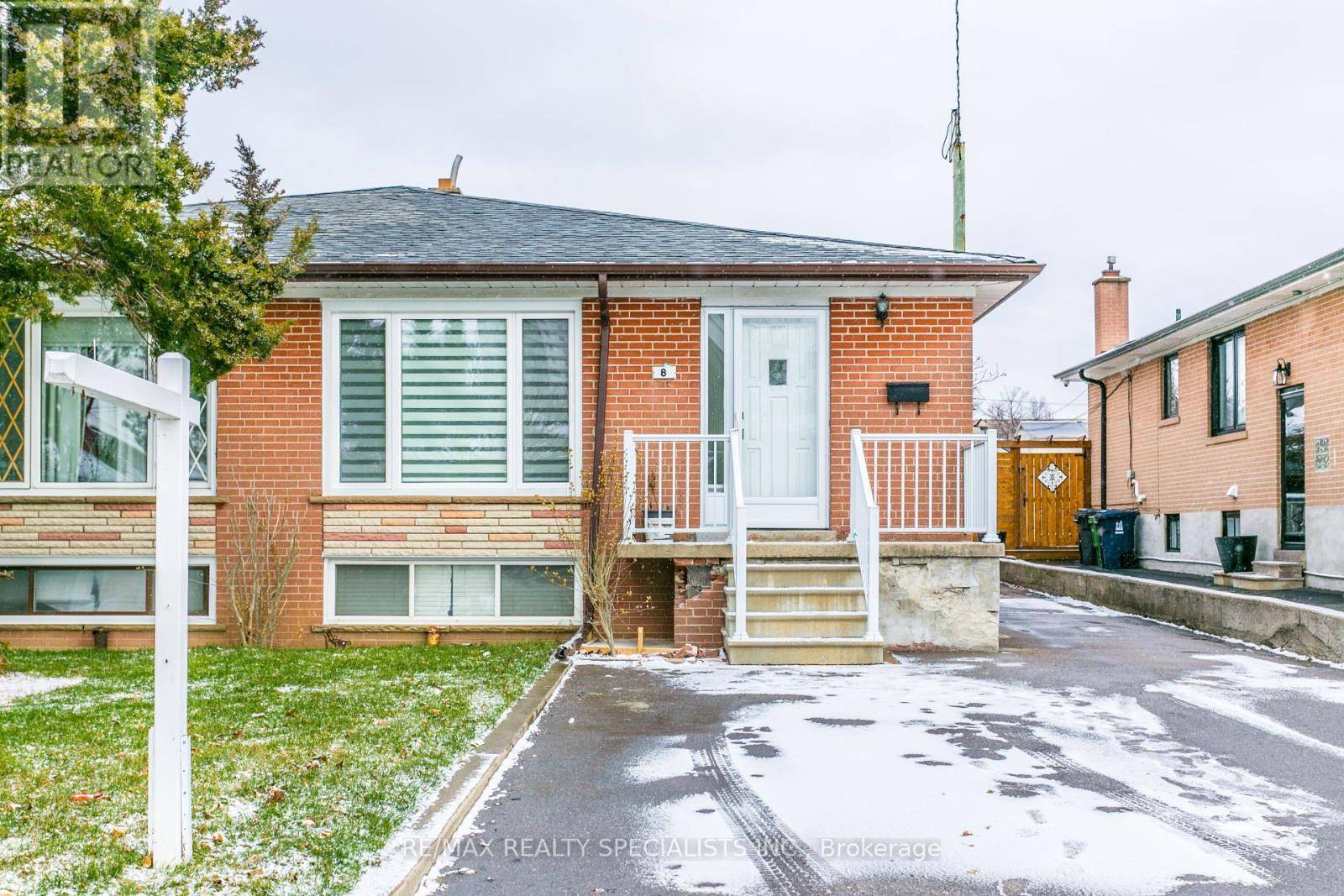 Toronto (glenfield-jane Heights), ON M3L1M5,8 GILTSPUR DRIVE