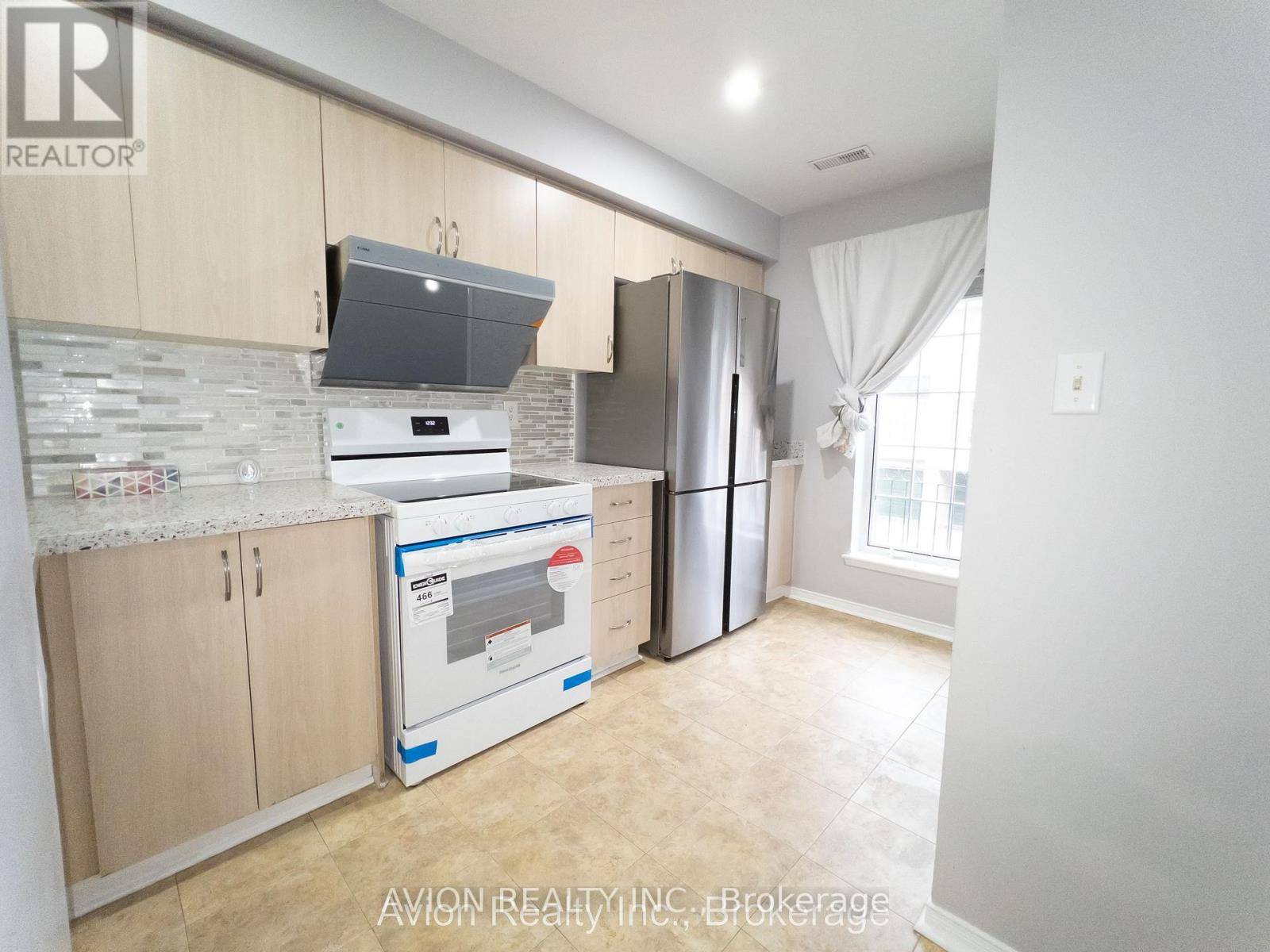 Mississauga (hurontario), ON L5R3V9,80 Strathaven DR #23