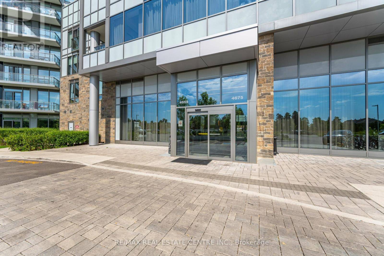 Mississauga (central Erin Mills), ON L5M0Z7,4655 Metcalfe AVE North #102B