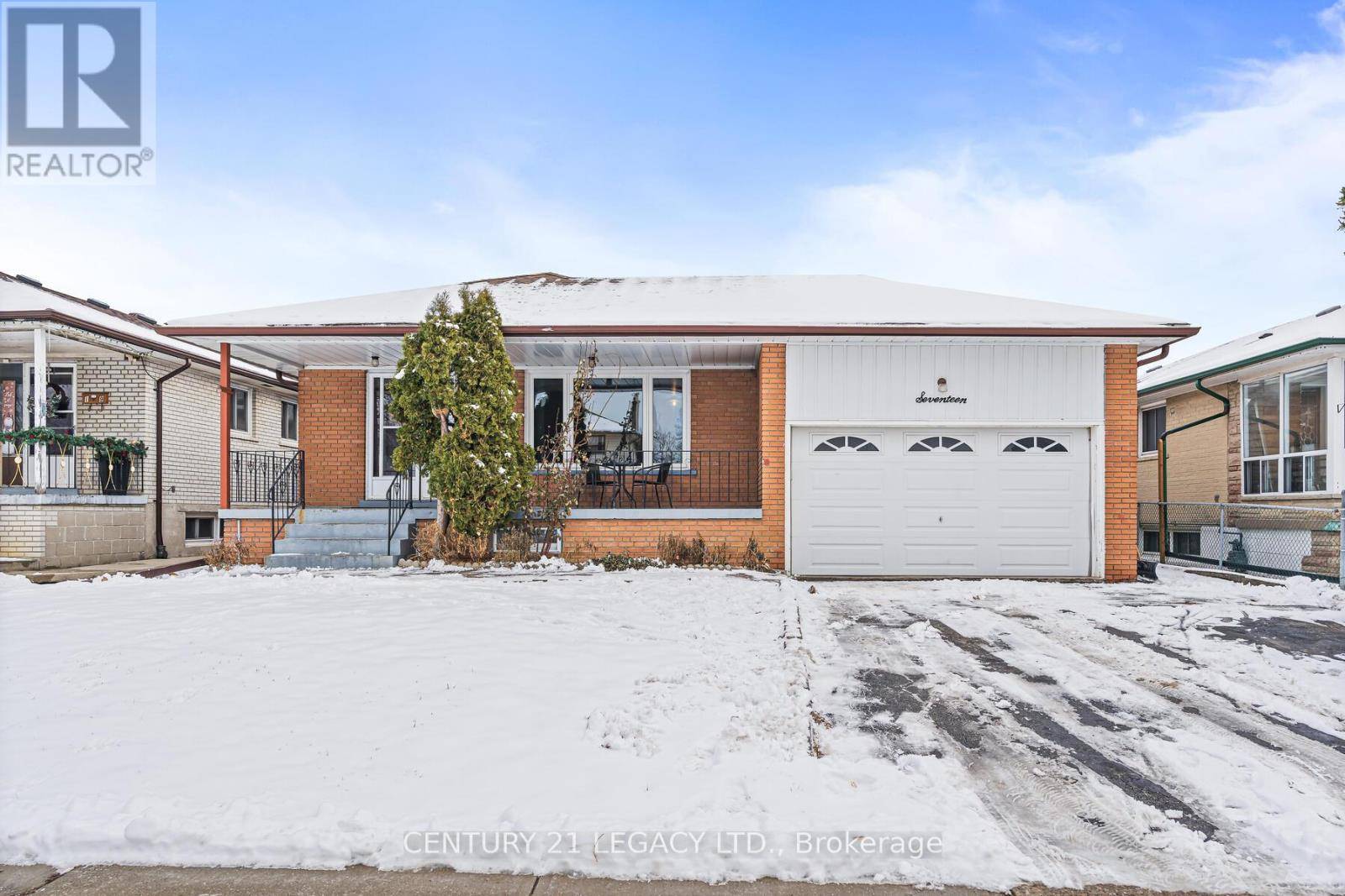 Toronto (mount Olive-silverstone-jamestown), ON M9V3N6,17 VANGE CRESCENT