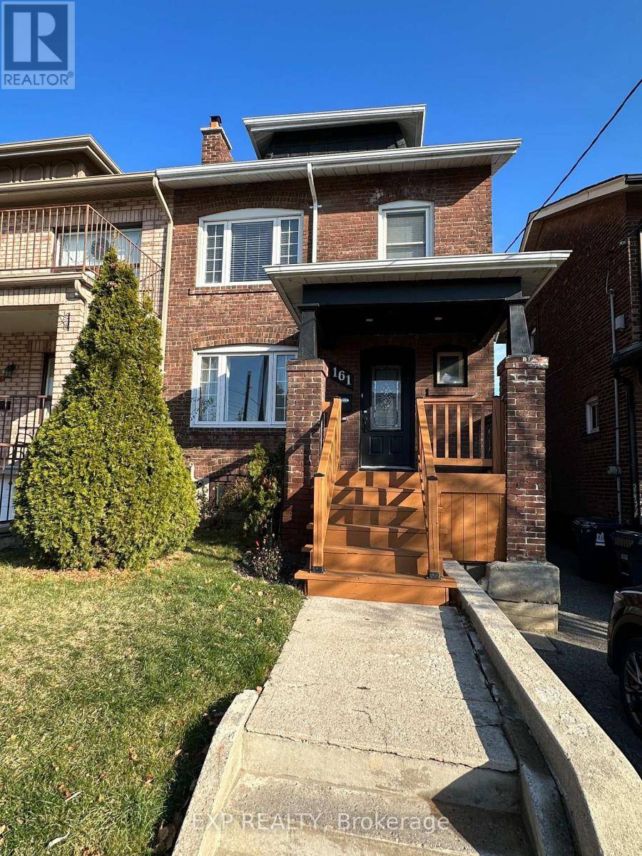 Toronto (caledonia-fairbank), ON M6E3V1,161 SELLERS AVENUE