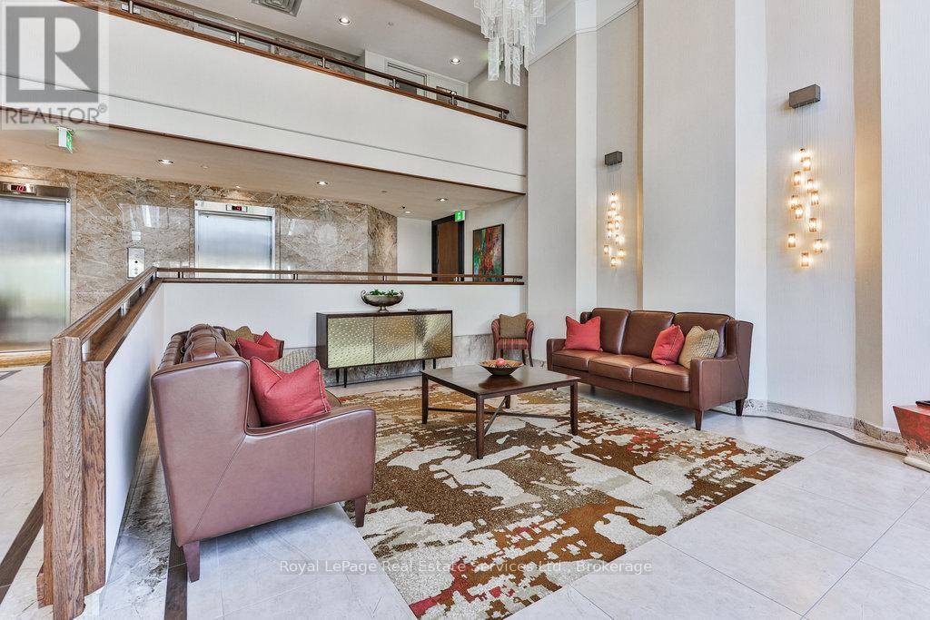 Oakville (br Bronte), ON L6L5V1,2170 Marine DR #PH2