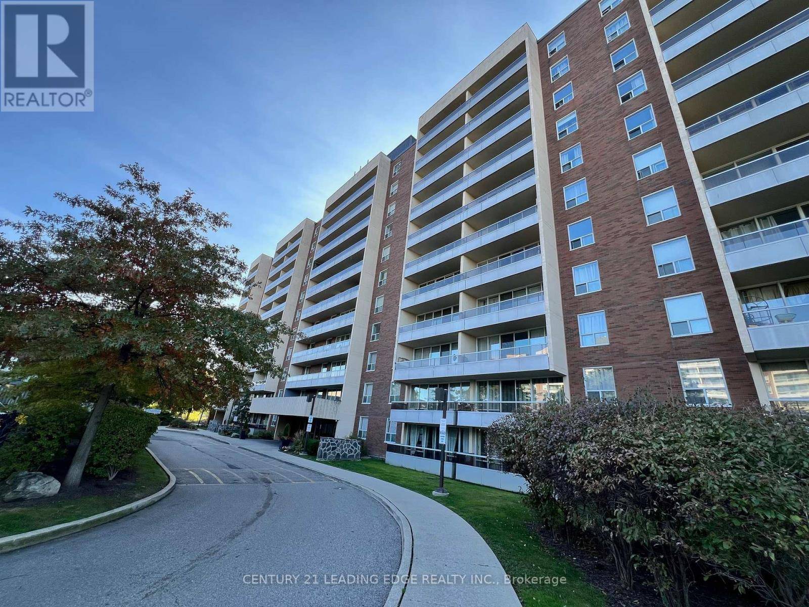 Toronto (york University Heights), ON M3J1K9,31 Four Winds DR #913