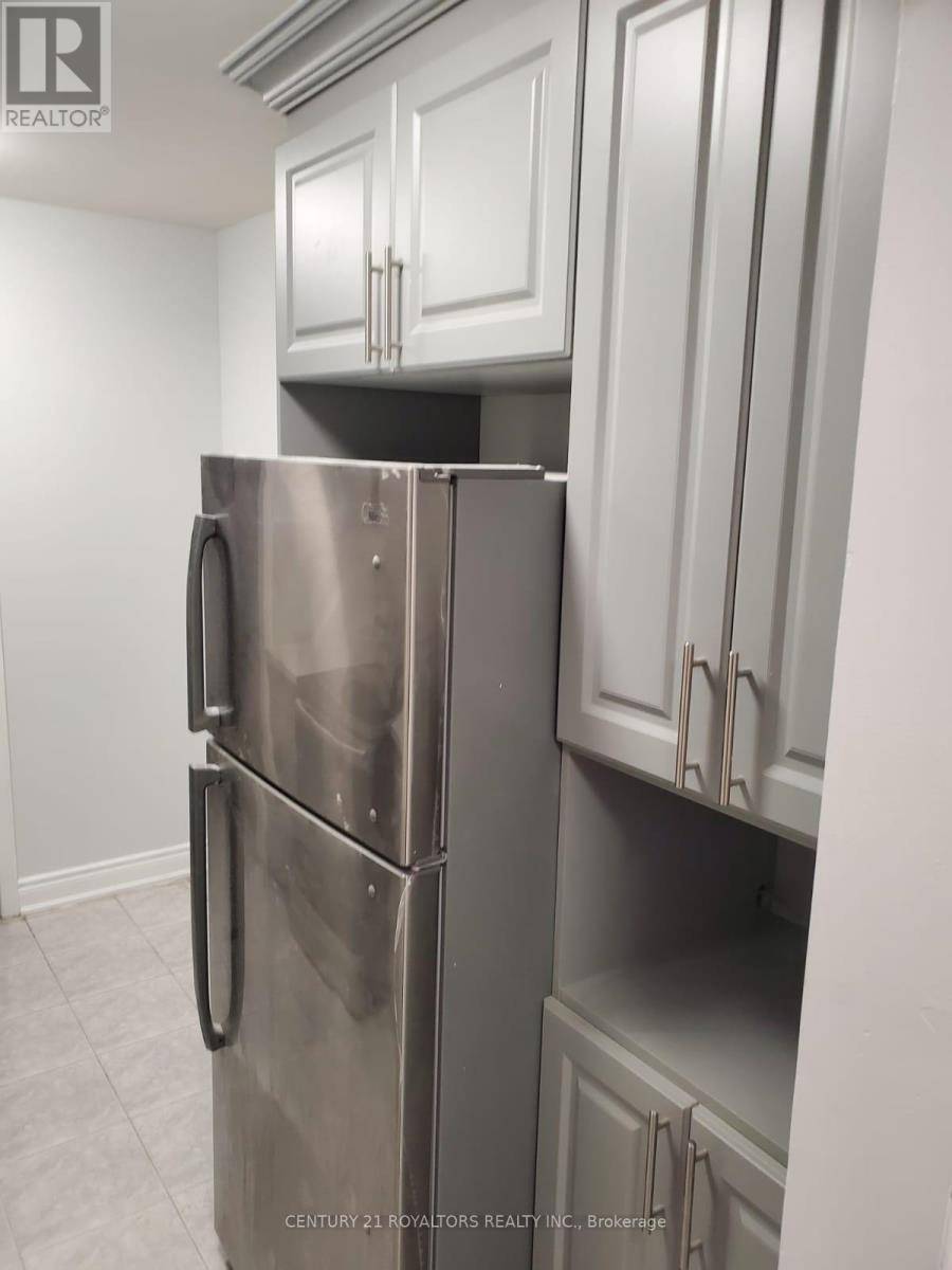 Toronto (kingsview Village-the Westway), ON M9R1S8,320 Dixon RD #1013