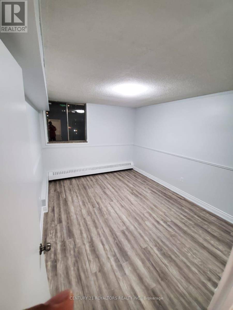 Toronto (kingsview Village-the Westway), ON M9R1S8,320 Dixon RD #1013